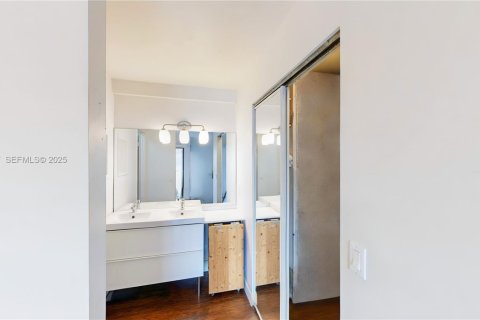 Купить таунхаус в Майами, Флорида 2 спальни, 116.5м2, № 1993048 - фото 30