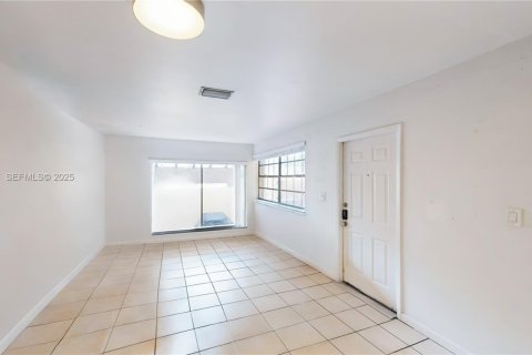 Купить таунхаус в Майами, Флорида 2 спальни, 116.5м2, № 1993048 - фото 8