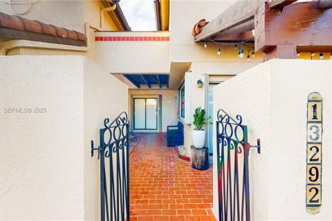 Купить таунхаус в Майами, Флорида 2 спальни, 116.5м2, № 1993048 - фото 2