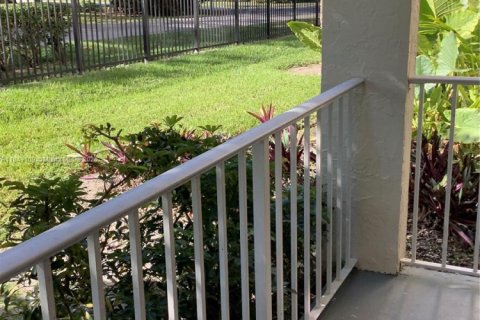 Condominio en alquiler en Miami, Florida, 1 dormitorio, 62.24 m2 № 1836140 - foto 7
