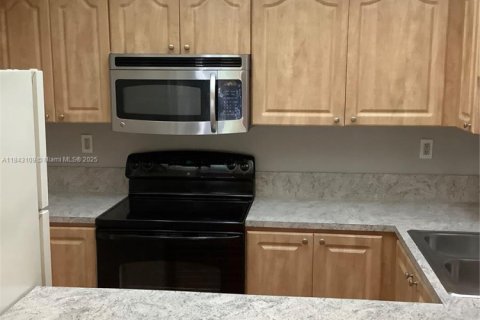 Condominio en alquiler en Miami, Florida, 1 dormitorio, 62.24 m2 № 1836140 - foto 12