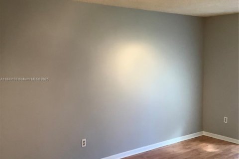 Condominio en alquiler en Miami, Florida, 1 dormitorio, 62.24 m2 № 1836140 - foto 13