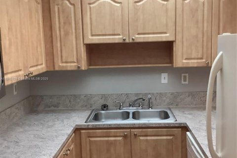 Condominio en alquiler en Miami, Florida, 1 dormitorio, 62.24 m2 № 1836140 - foto 5