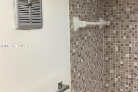 Condominio en alquiler en Miami, Florida, 1 dormitorio, 62.24 m2 № 1836140 - foto 10