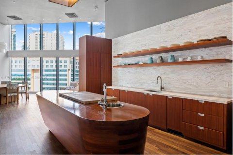 Condo in Miami, Florida, 1 bedroom  № 1867237 - photo 21