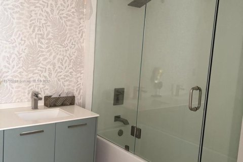 Condo in Miami, Florida, 1 bedroom  № 1867237 - photo 9
