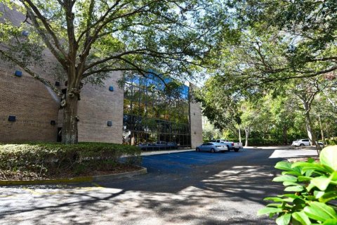 Immobilier commercial à Altamonte Springs, Floride 1441.84 m2 № 2408110