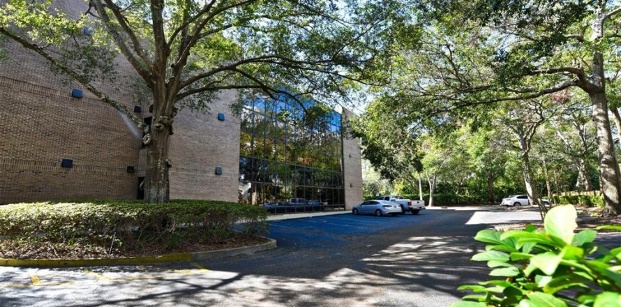 Immobilier commercial à Altamonte Springs, Floride 1441.84 m2 № 2408110