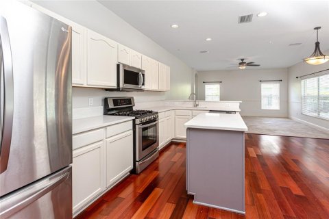 Casa en venta en Tampa, Florida, 4 dormitorios, 206.15 m2 № 1858361 - foto 9