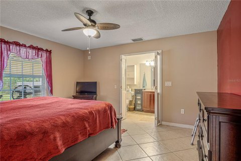 Villa ou maison à vendre à Palm Bay, Floride: 3 chambres, 112.32 m2 № 2091785 - photo 4