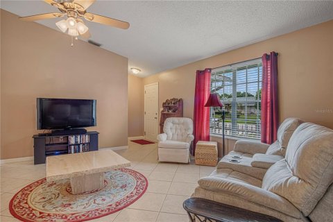 Villa ou maison à vendre à Palm Bay, Floride: 3 chambres, 112.32 m2 № 2091785 - photo 3