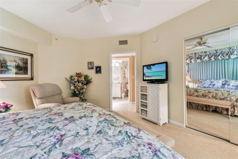 Condo in North Redington Beach, Florida, 3 bedrooms  № 1854710 - photo 24