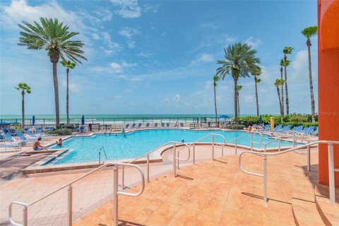 Condo in North Redington Beach, Florida, 3 bedrooms  № 1854710 - photo 12
