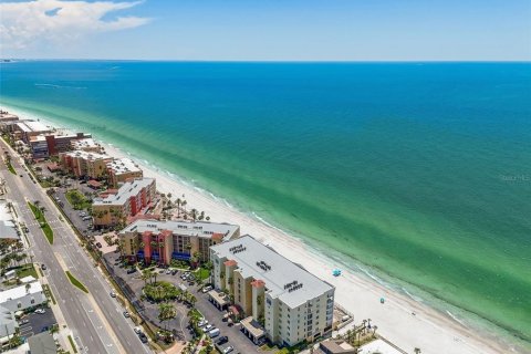 Condo in North Redington Beach, Florida, 3 bedrooms  № 1854710 - photo 4