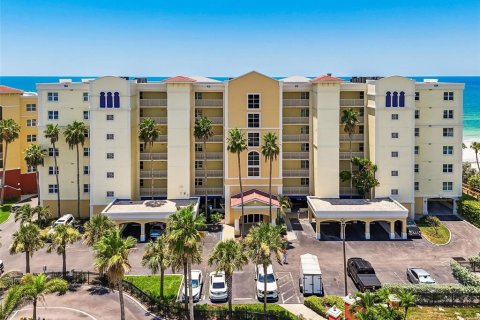 Condo in North Redington Beach, Florida, 3 bedrooms  № 1854710 - photo 1