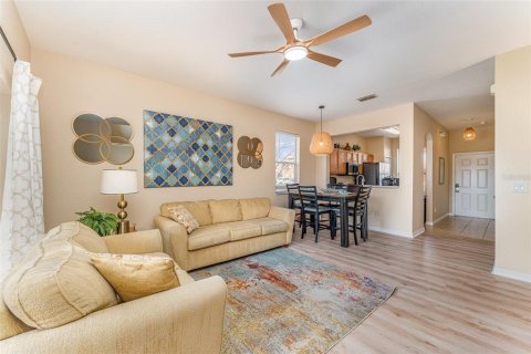 Townhouse in Davenport, Florida 4 bedrooms, 172.43 sq.m. № 1509703 - photo 8