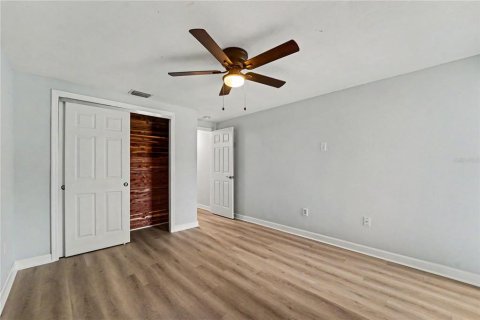 Condo in New Port Richey, Florida, 2 bedrooms  № 2142475 - photo 13