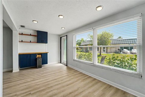 Condo in New Port Richey, Florida, 2 bedrooms  № 2142475 - photo 15