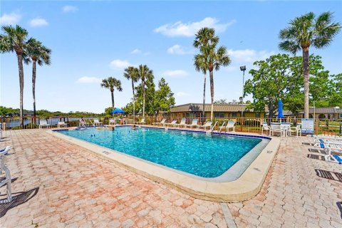 Condo in New Port Richey, Florida, 2 bedrooms  № 2142475 - photo 18