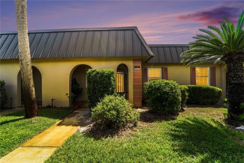 Condo in New Port Richey, Florida, 2 bedrooms  № 2142475 - photo 2