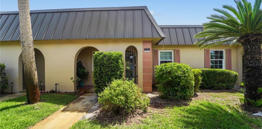 Condo in New Port Richey, Florida, 2 bedrooms  № 2142475