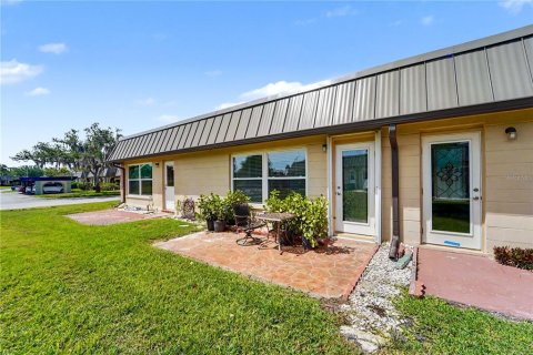 Condo in New Port Richey, Florida, 2 bedrooms  № 2142475 - photo 16