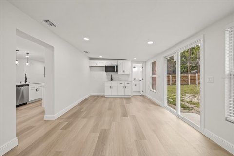 House in Tampa, Florida 3 bedrooms, 140.65 sq.m. № 1900016 - photo 28