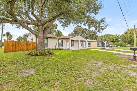 House in Tampa, Florida 3 bedrooms, 140.65 sq.m. № 1900016 - photo 4