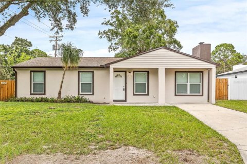 House in Tampa, Florida 3 bedrooms, 140.65 sq.m. № 1900016 - photo 1