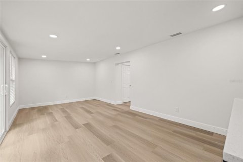 House in Tampa, Florida 3 bedrooms, 140.65 sq.m. № 1900016 - photo 30