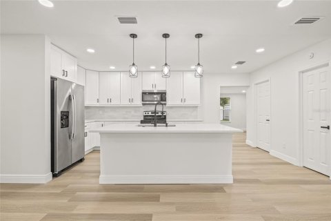 House in Tampa, Florida 3 bedrooms, 140.65 sq.m. № 1900016 - photo 14