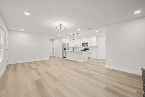 House in Tampa, Florida 3 bedrooms, 140.65 sq.m. № 1900016 - photo 11