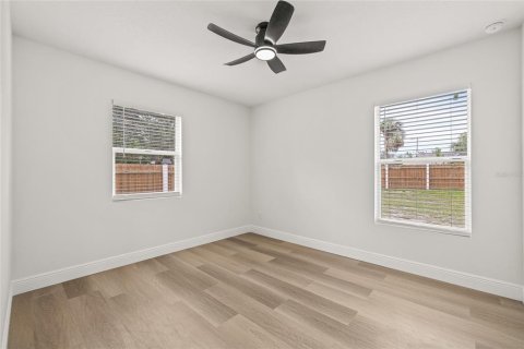 House in Tampa, Florida 3 bedrooms, 140.65 sq.m. № 1900016 - photo 19