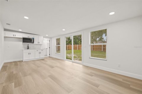 House in Tampa, Florida 3 bedrooms, 140.65 sq.m. № 1900016 - photo 27