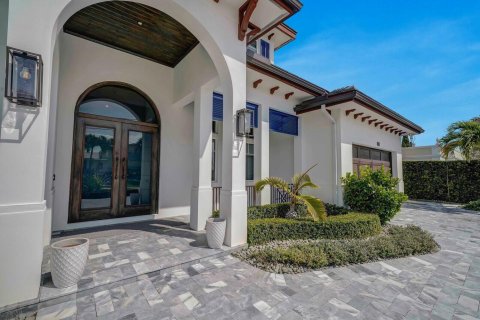 Casa en venta en Riviera Beach, Florida, 5 dormitorios, 390.56 m2 № 1045744 - foto 1