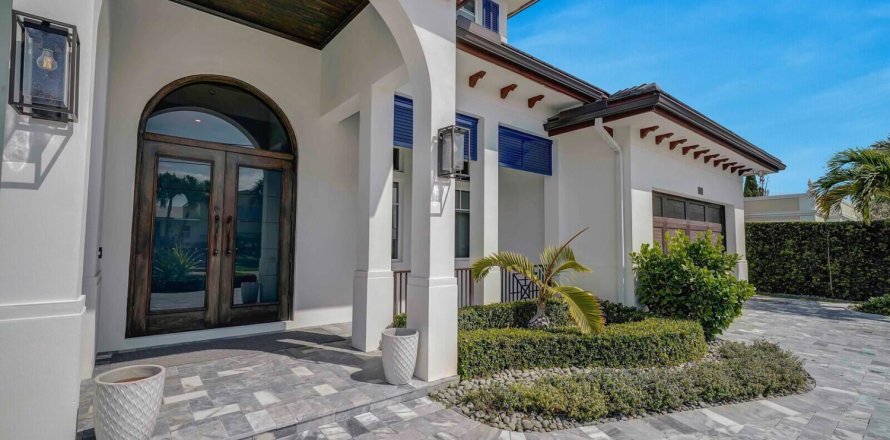 Casa en Riviera Beach, Florida 5 dormitorios, 390.56 m2 № 1045744