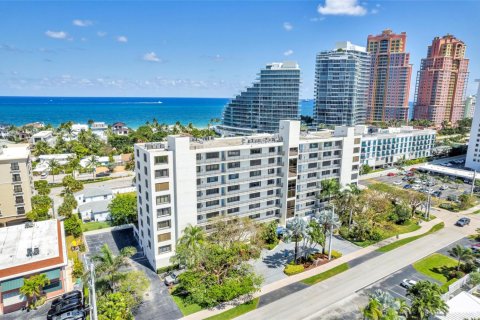 Condo in Fort Lauderdale, Florida, 2 bedrooms  № 1154591 - photo 1