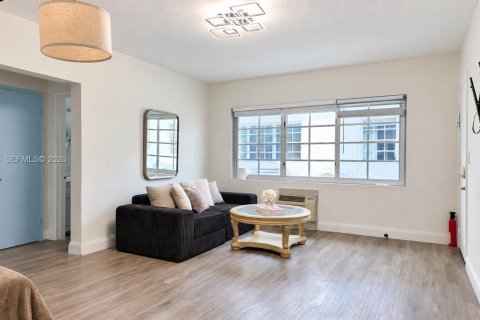 Copropriété à louer à Miami Beach, Floride: 1 chambre, 69.68 m2 № 2382288 - photo 2