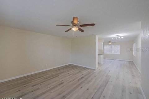 House in Port Orange, Florida 2 bedrooms, 94.57 sq.m. № 1844246 - photo 7