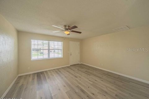 House in Port Orange, Florida 2 bedrooms, 94.57 sq.m. № 1844246 - photo 5