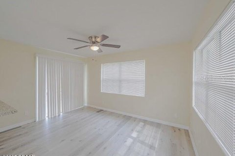 House in Port Orange, Florida 2 bedrooms, 94.57 sq.m. № 1844246 - photo 10
