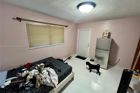 House in Miami, Florida 5 bedrooms, 235.88 sq.m. № 1802443 - photo 23
