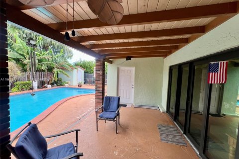 House in Miami, Florida 5 bedrooms, 235.88 sq.m. № 1802443 - photo 29