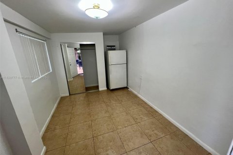 House in Miami, Florida 5 bedrooms, 235.88 sq.m. № 1802443 - photo 30