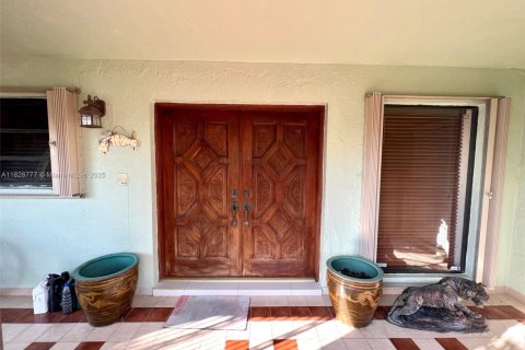 House in Miami, Florida 5 bedrooms, 235.88 sq.m. № 1802443 - photo 6