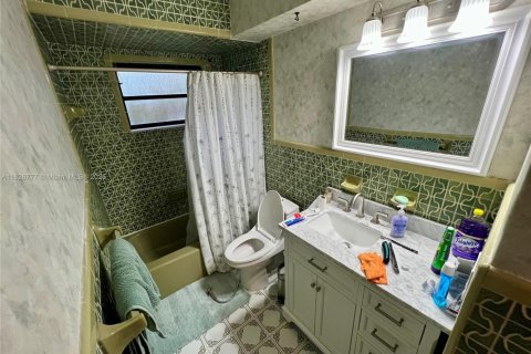 House in Miami, Florida 5 bedrooms, 235.88 sq.m. № 1802443 - photo 20
