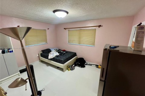 House in Miami, Florida 5 bedrooms, 235.88 sq.m. № 1802443 - photo 22