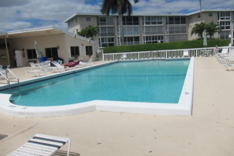Condo in Lake Worth, Florida, 1 bedroom  № 1103462 - photo 1