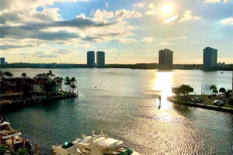 Copropriété à vendre à Aventura, Floride: 2 chambres, 125.42 m2 № 1963498 - photo 23