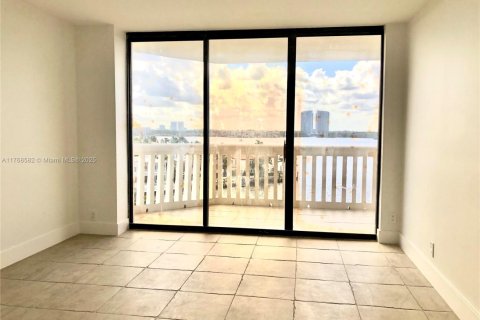 Copropriété à vendre à Aventura, Floride: 2 chambres, 125.42 m2 № 1963498 - photo 12